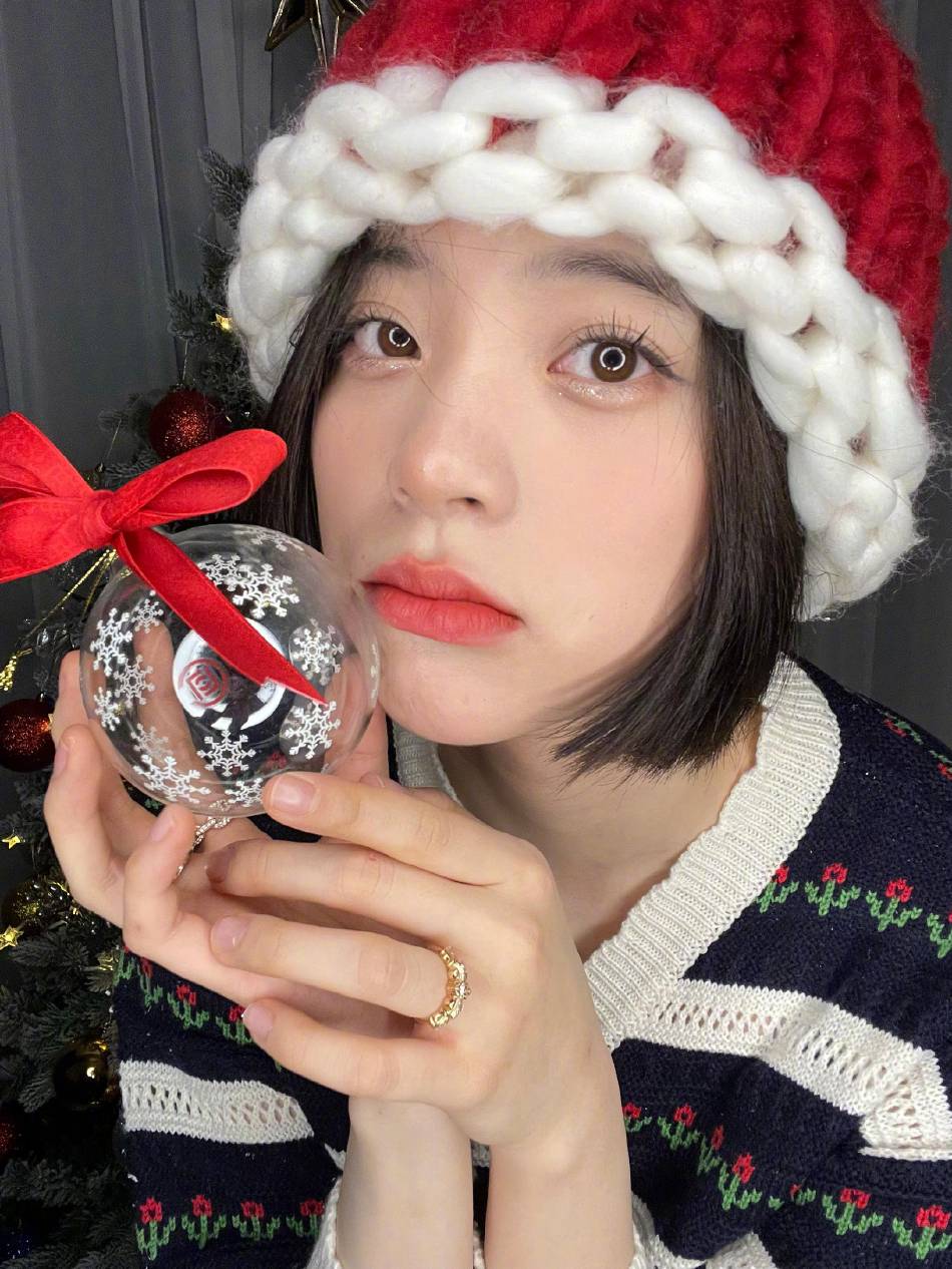 欧阳娜娜圣诞十八宫格甜美可人