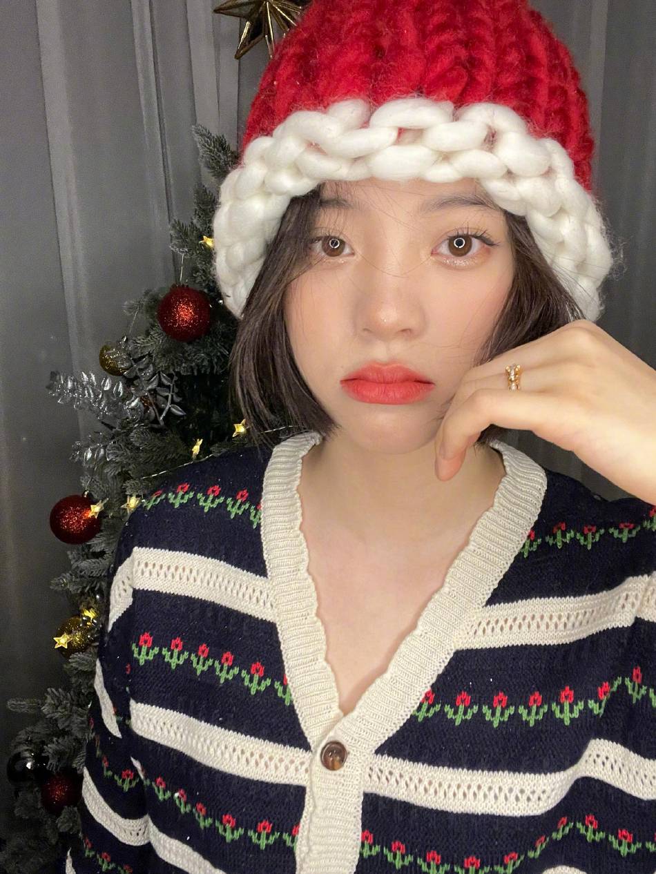 欧阳娜娜圣诞十八宫格甜美可人