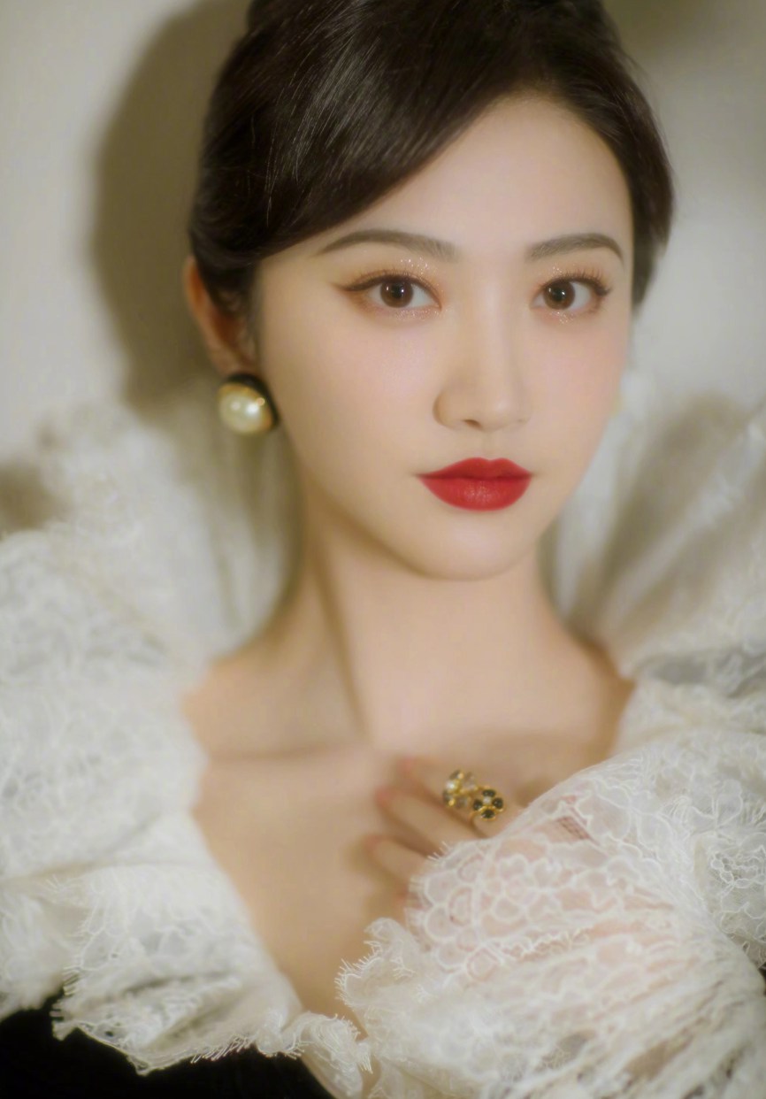 景甜复古赫本风造型大气优雅气质写真