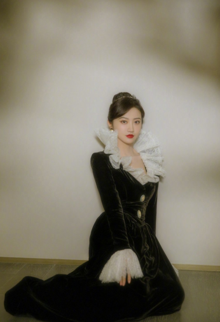 景甜复古赫本风造型大气优雅气质写真