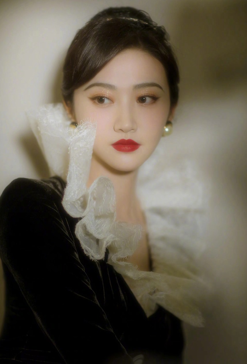 景甜复古赫本风造型大气优雅气质写真