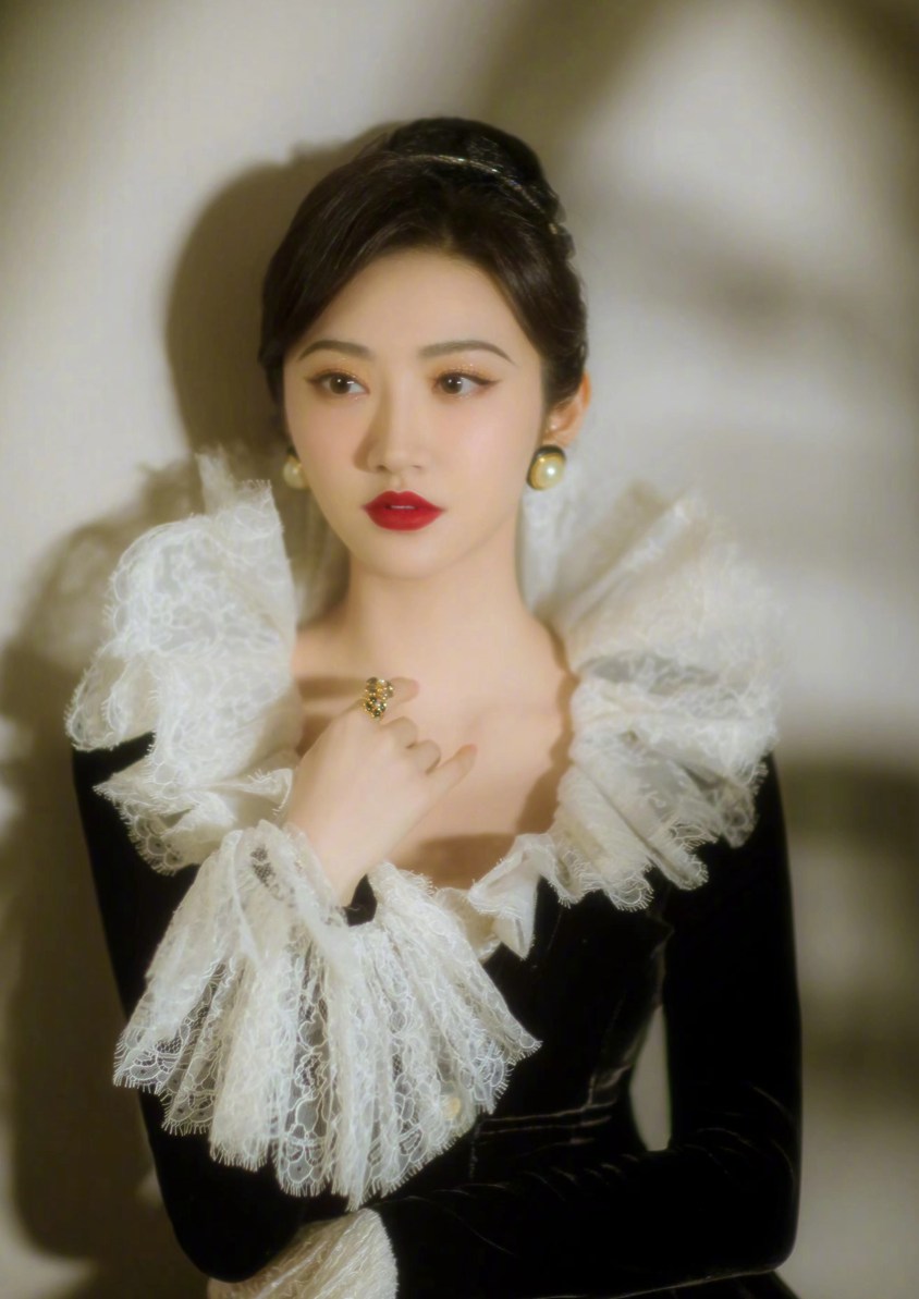 景甜复古赫本风造型大气优雅气质写真