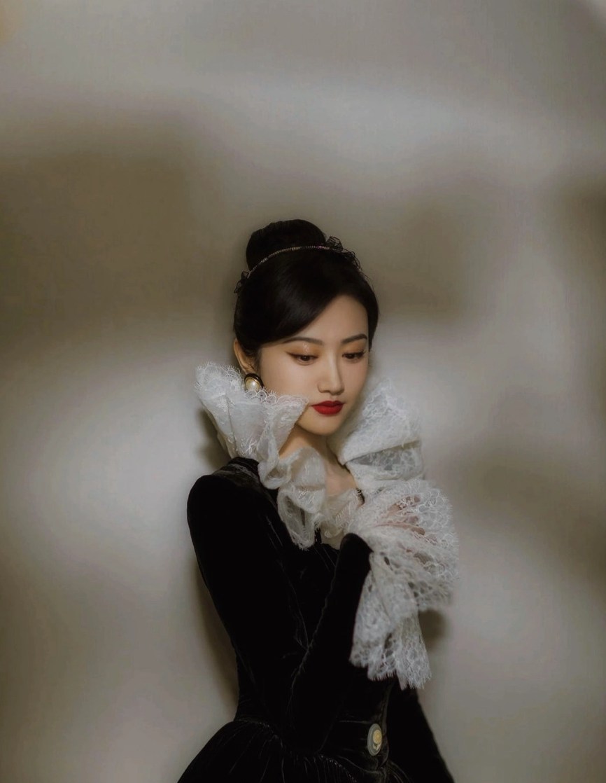景甜复古赫本风造型大气优雅气质写真