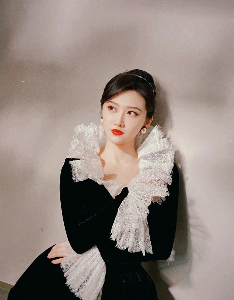 景甜复古赫本风造型大气优雅气质写真
