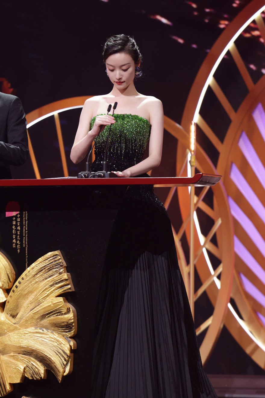 倪妮李易峰金鸡奖开奖美女帅哥组合优雅从容