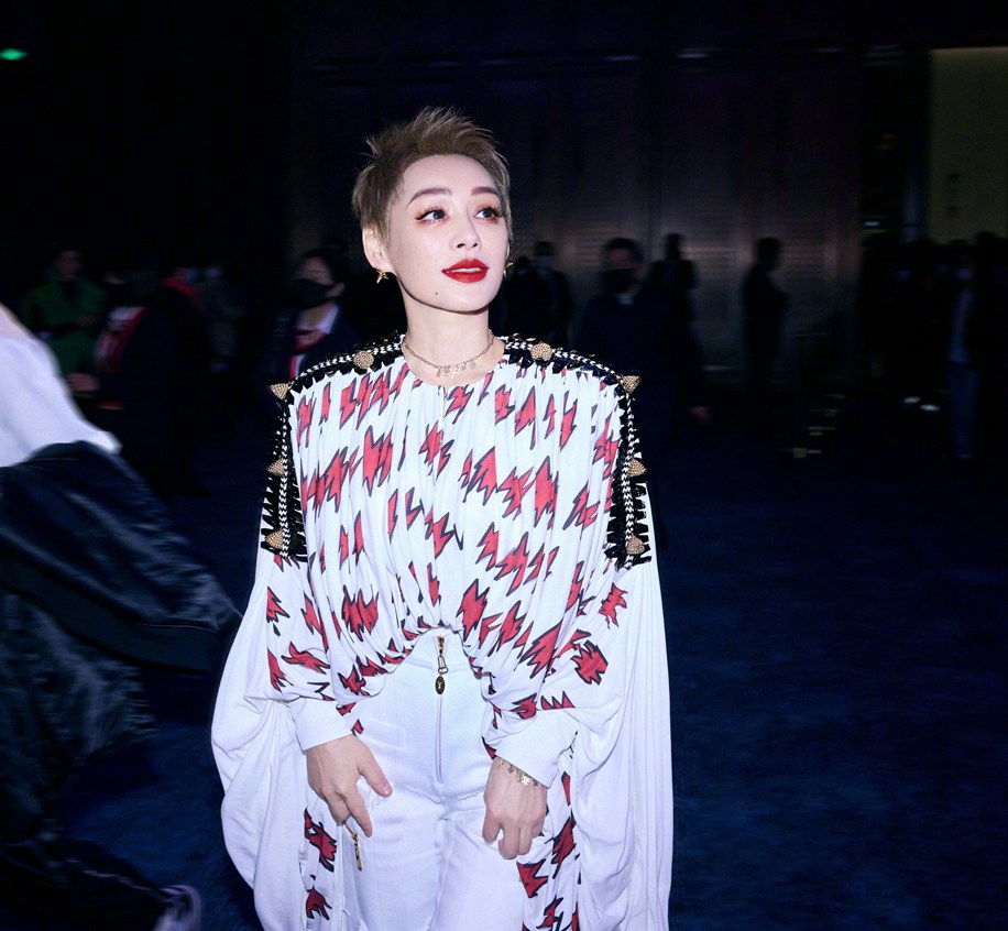 宁静金鸡奖红毯图身材火辣霸气十足