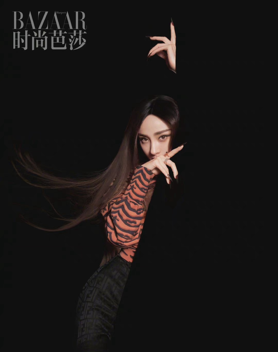 杨幂虎纹造型又美又飒时尚写真
