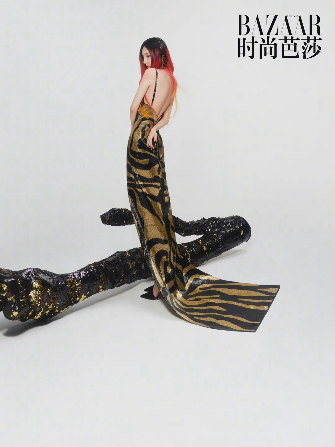 杨幂虎纹造型又美又飒时尚写真