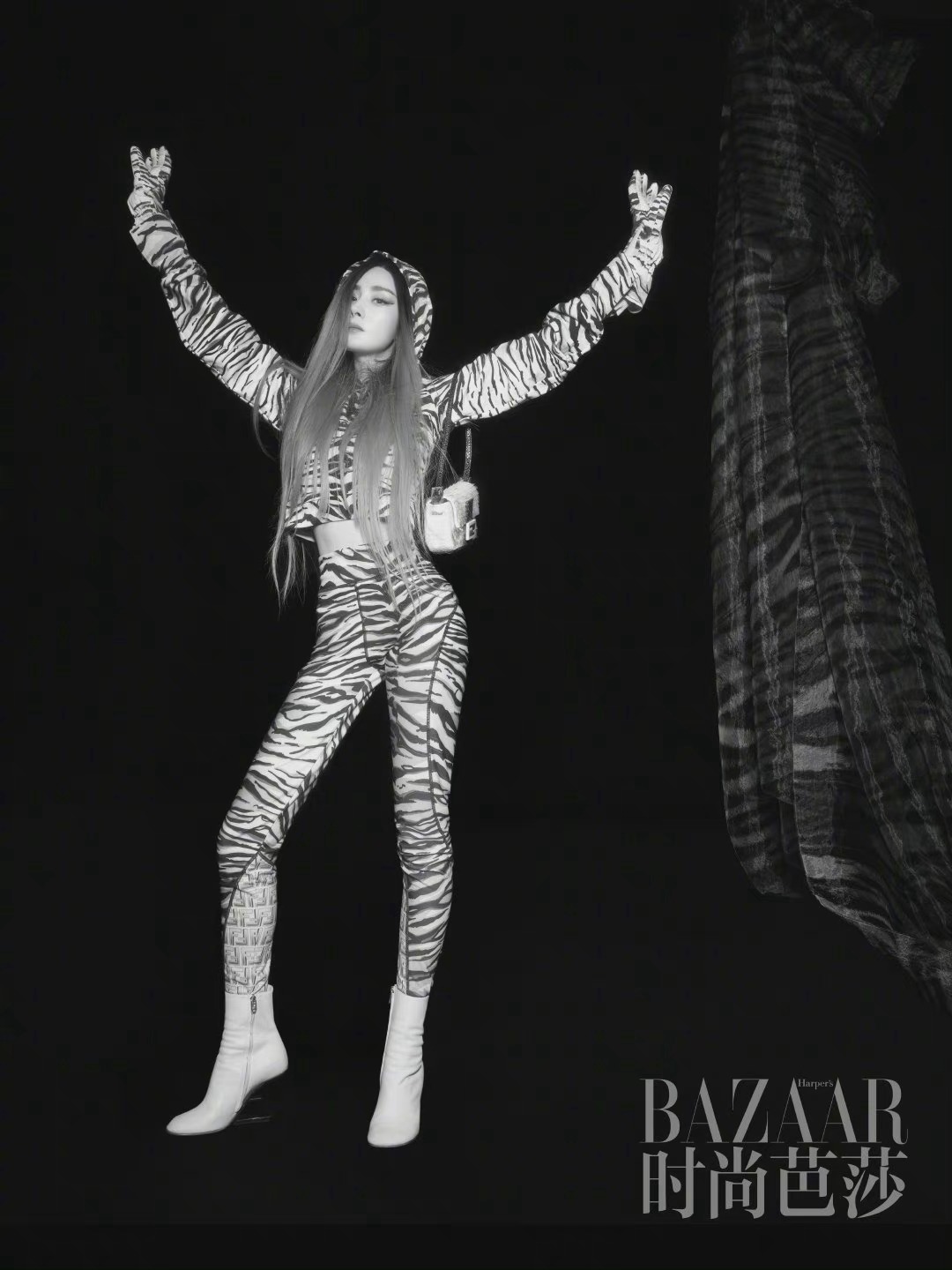 杨幂虎纹造型又美又飒时尚写真