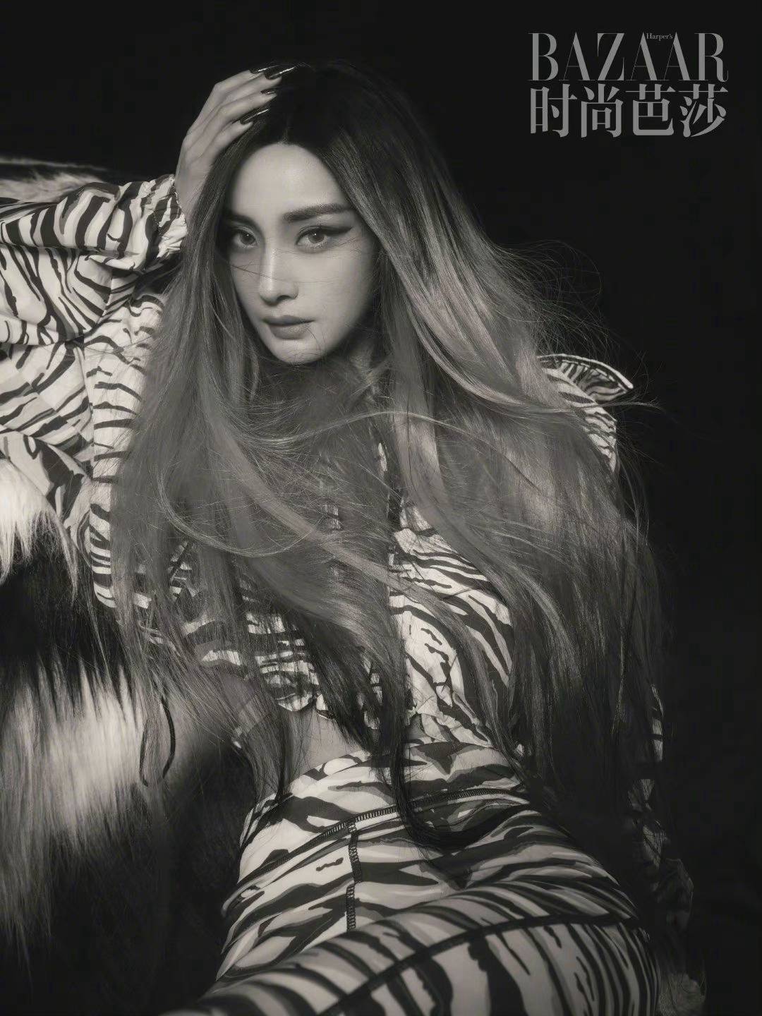 杨幂虎纹造型又美又飒时尚写真