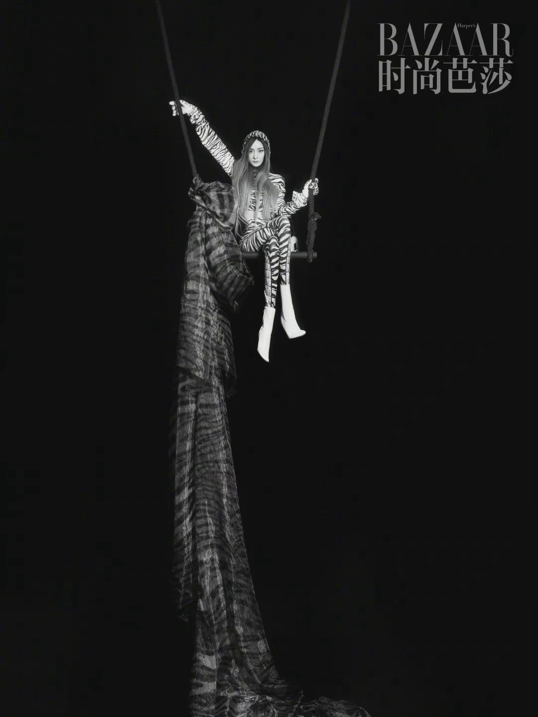 杨幂虎纹造型又美又飒时尚写真