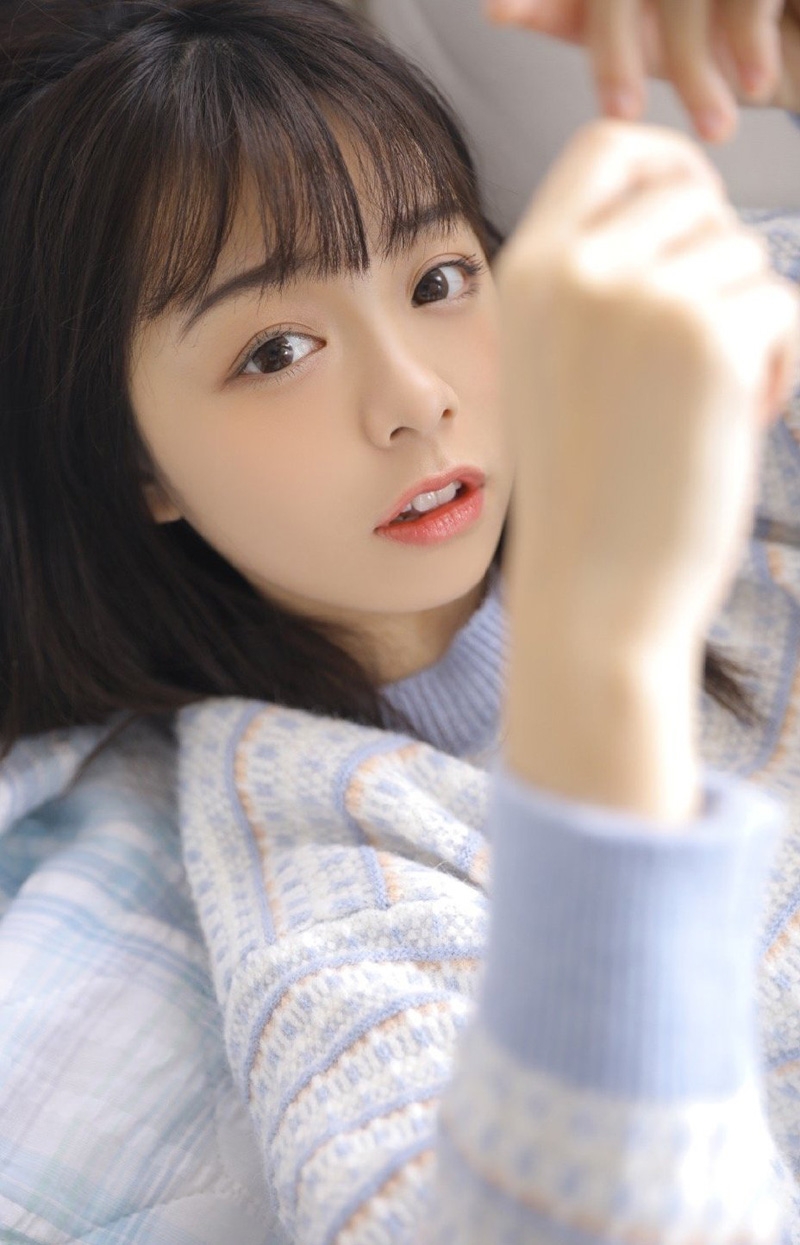 大长腿萌妹子俏皮可爱居家写真