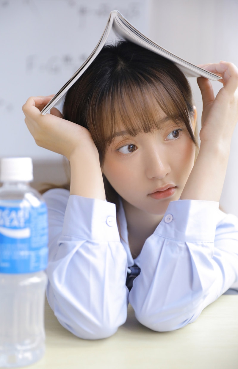 美女校花学生制服清纯可人图片