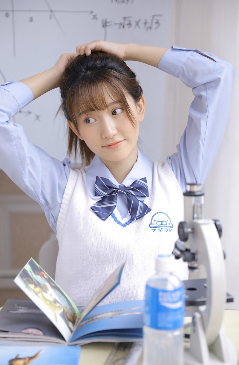 美女校花学生制服清纯可人图片