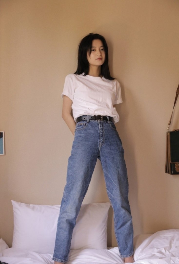 牛仔裤小姐姐青春活力床上写真