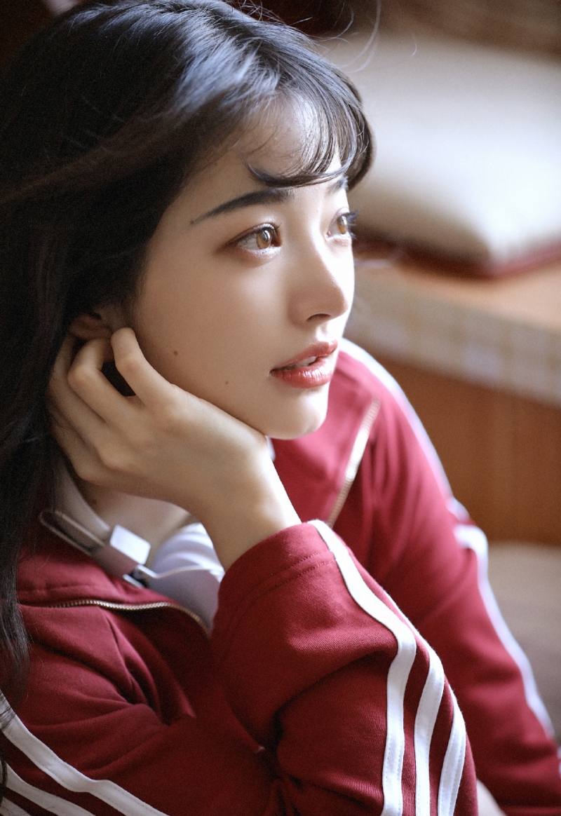 运动服美少女黑丝美腿精选图片