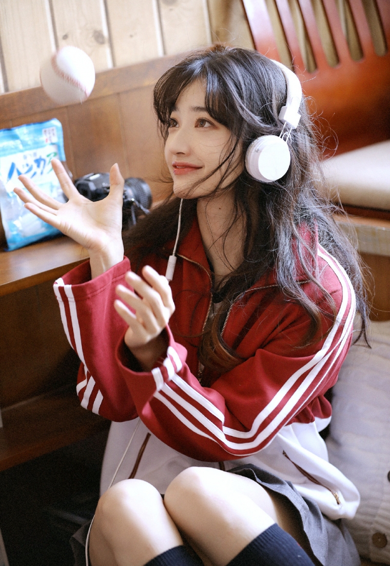 运动服美少女黑丝美腿精选图片