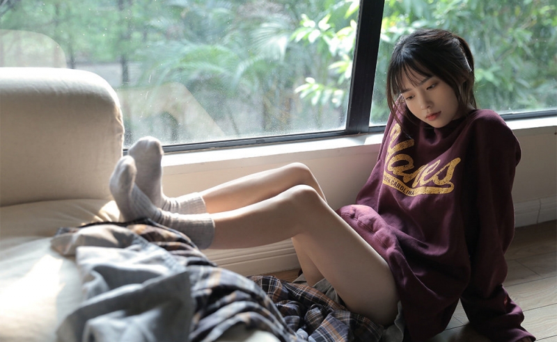 大长腿萌妹子娇小玲珑私房写真