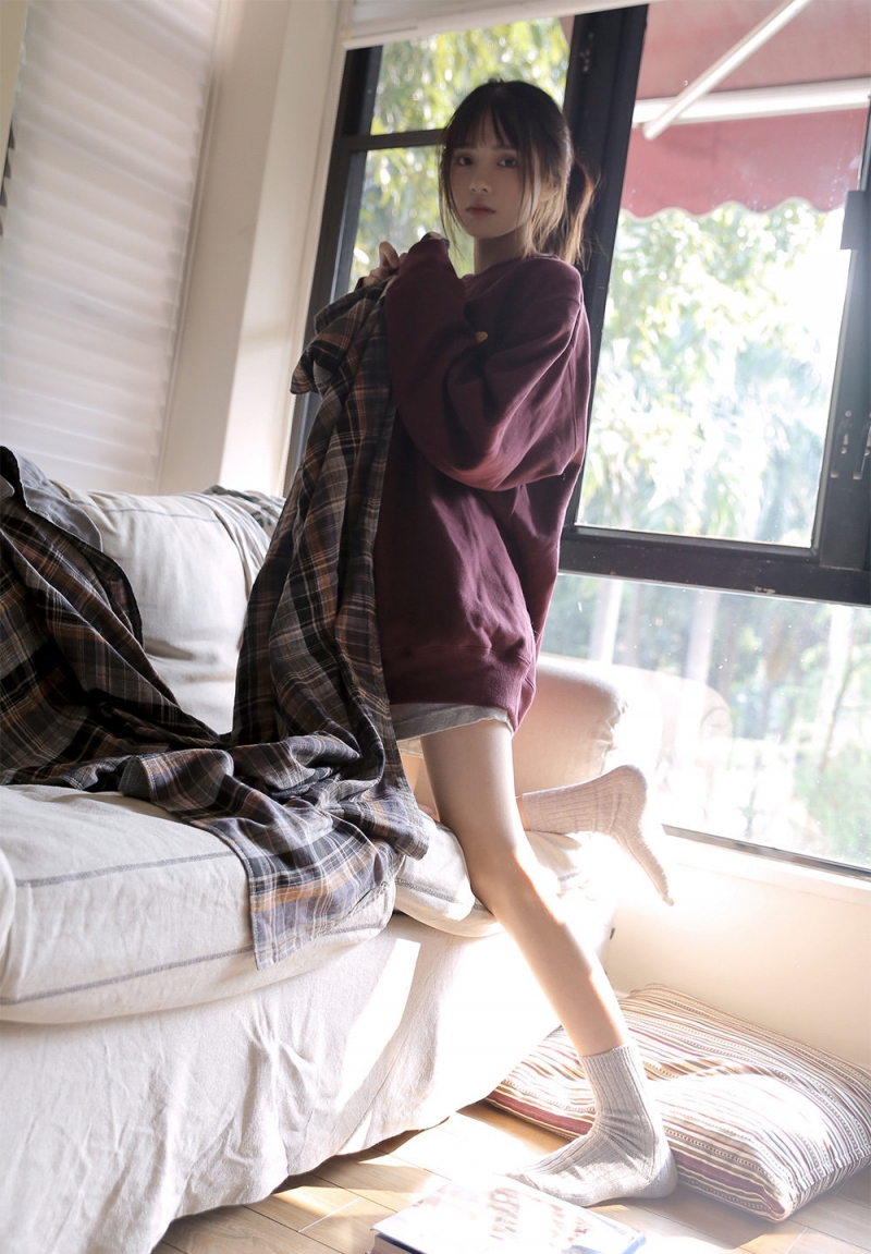 大长腿萌妹子娇小玲珑私房写真