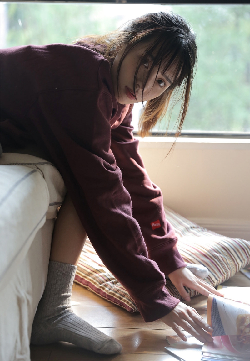 大长腿萌妹子娇小玲珑私房写真