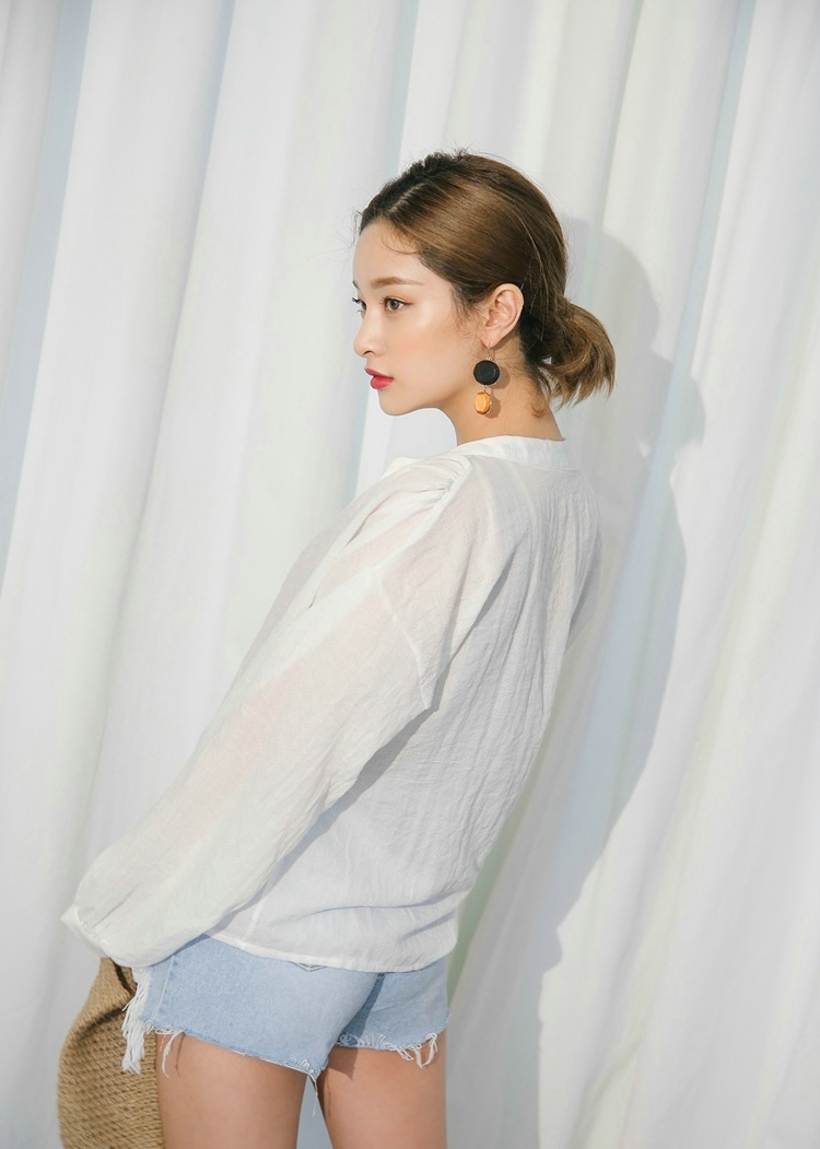 长腿御姐高冷气质眼神诱人照片