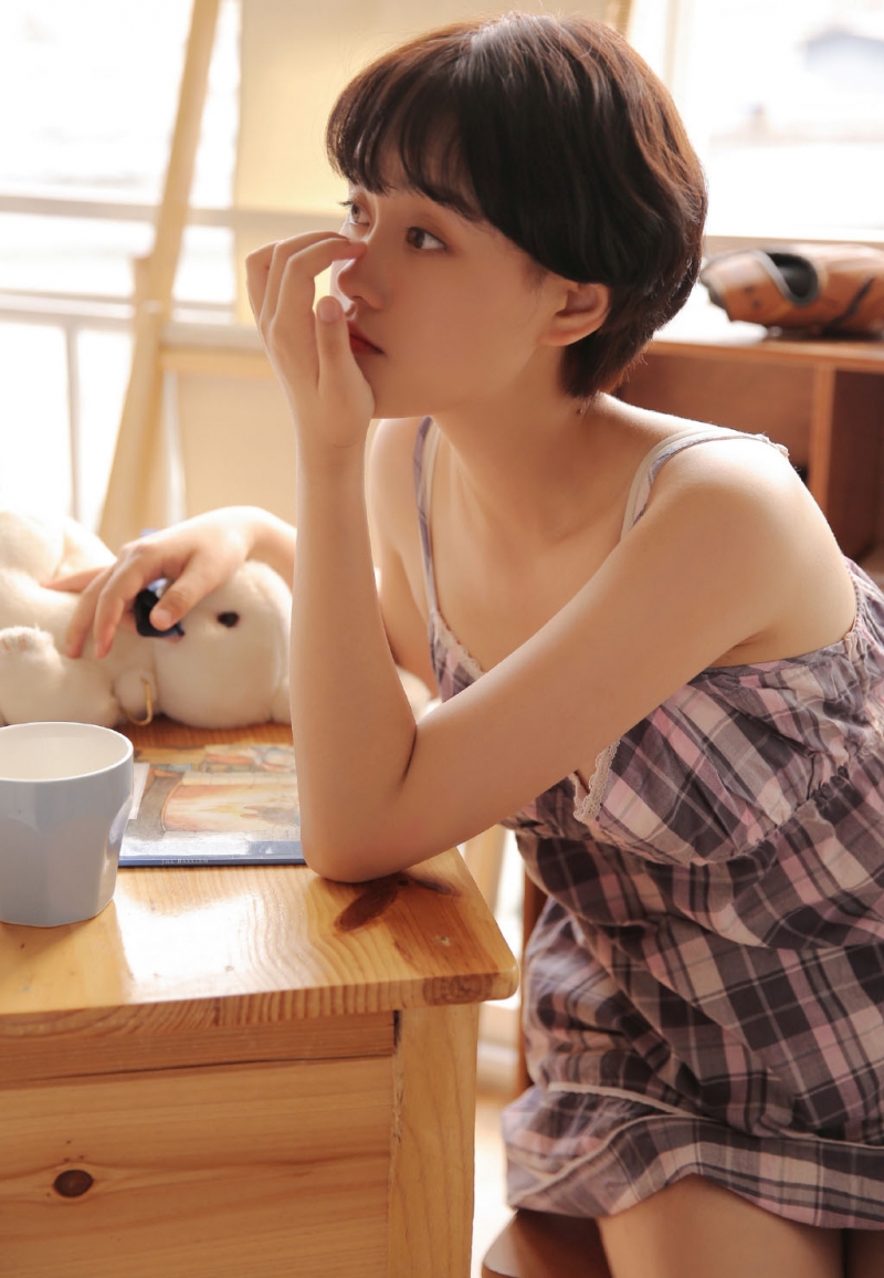 双眼皮卧蚕女生漂亮清新短发精品套图