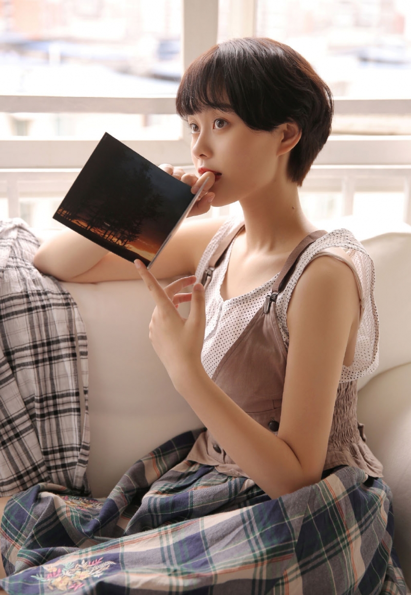 双眼皮卧蚕女生漂亮清新短发精品套图