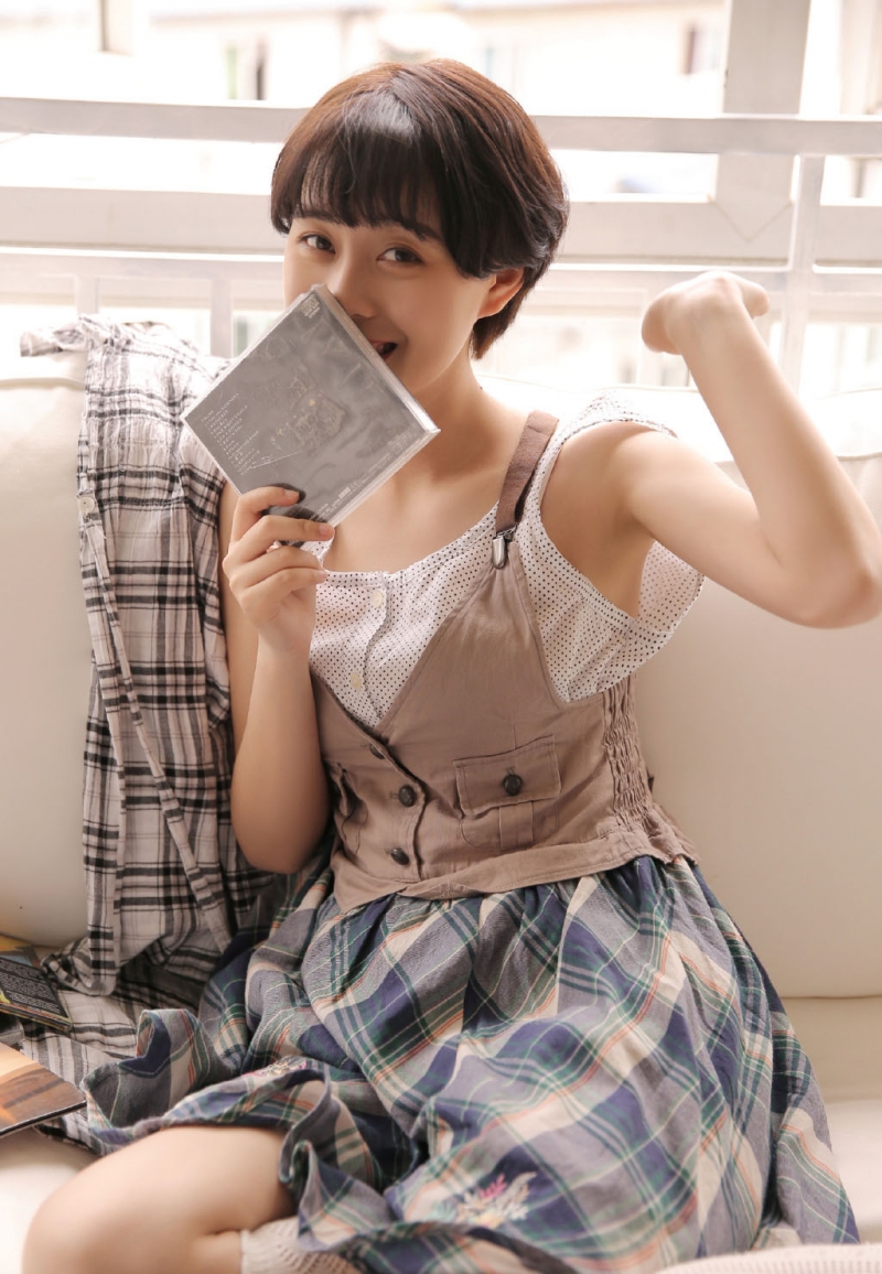 双眼皮卧蚕女生漂亮清新短发精品套图