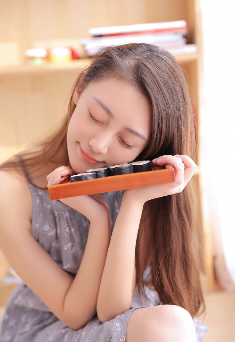 居家美女长发披肩温柔动人写真