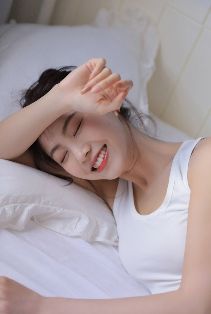 睡衣美女慵懒随性个人写真摄影