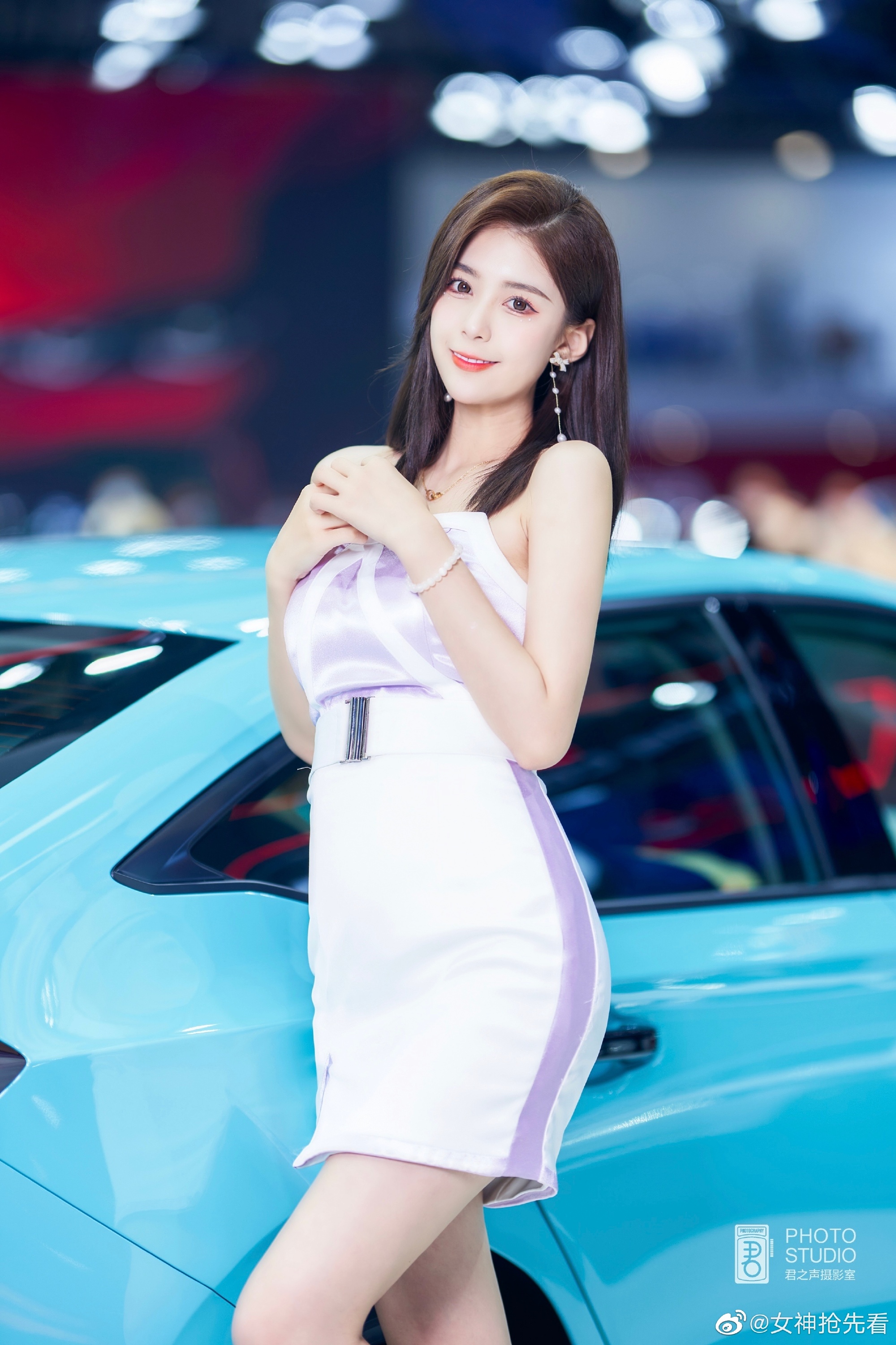 美女车模超短裙高跟鞋私人拍摄