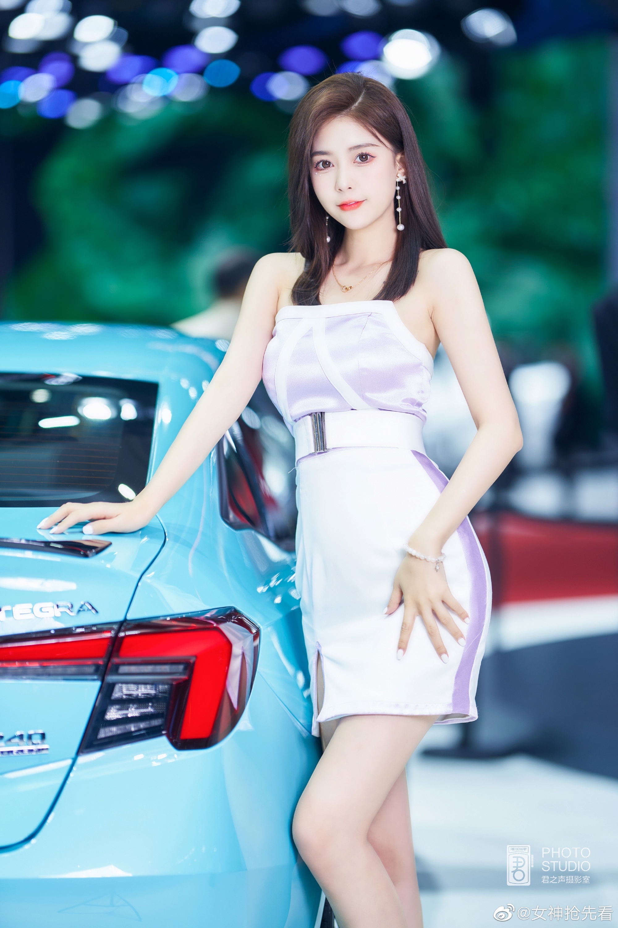 美女车模超短裙高跟鞋私人拍摄