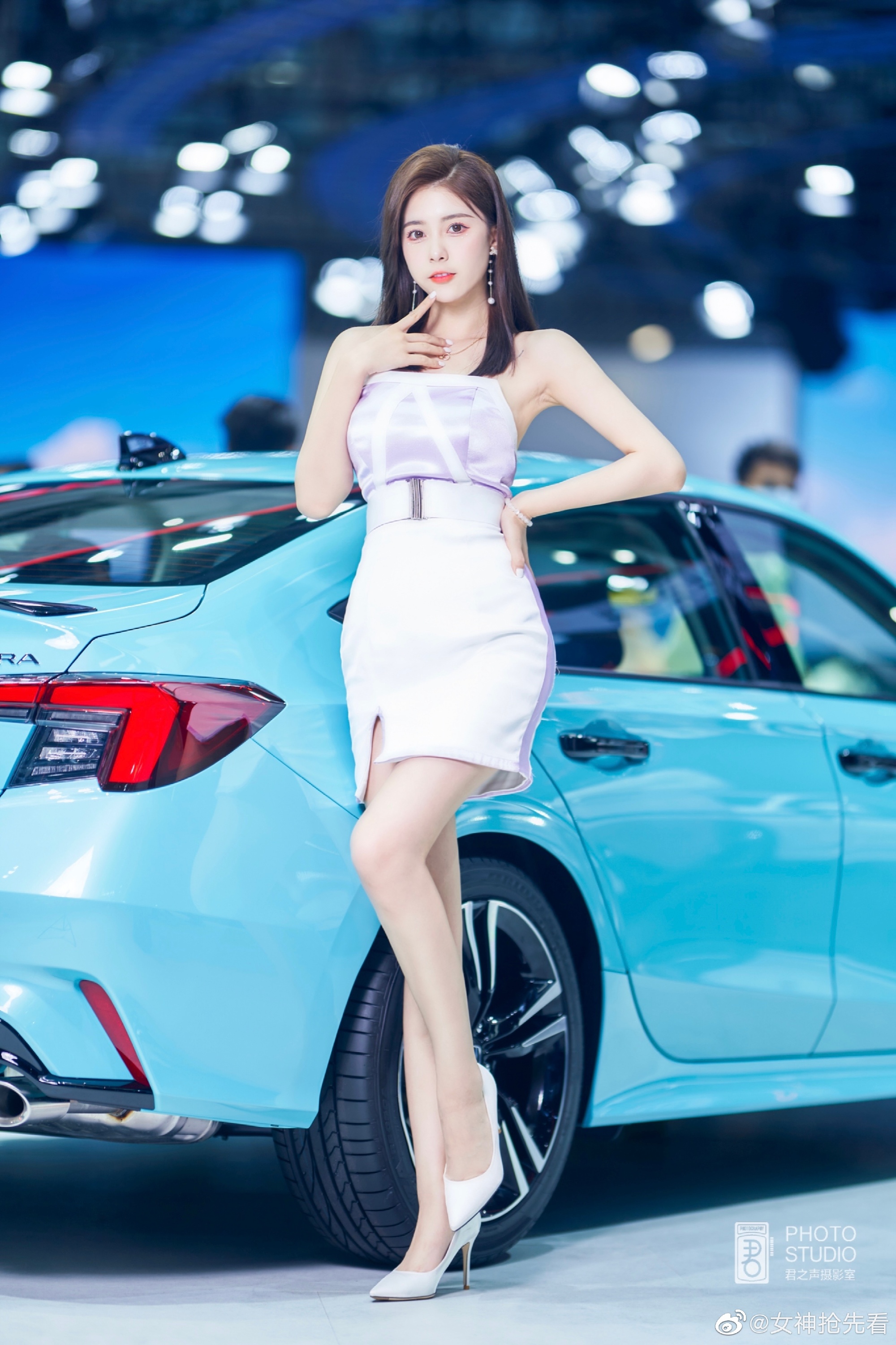 美女车模超短裙高跟鞋私人拍摄