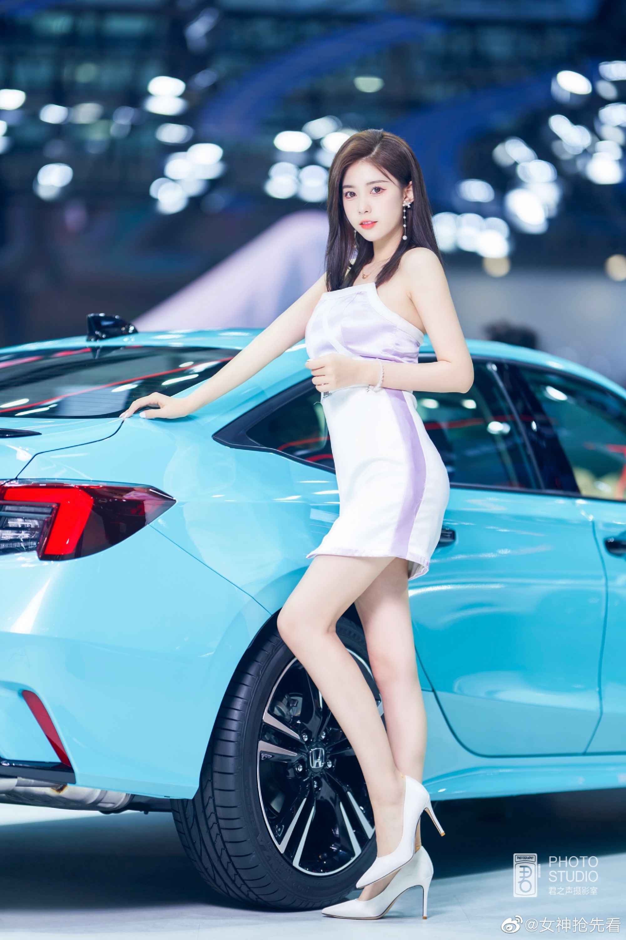 美女车模超短裙高跟鞋私人拍摄