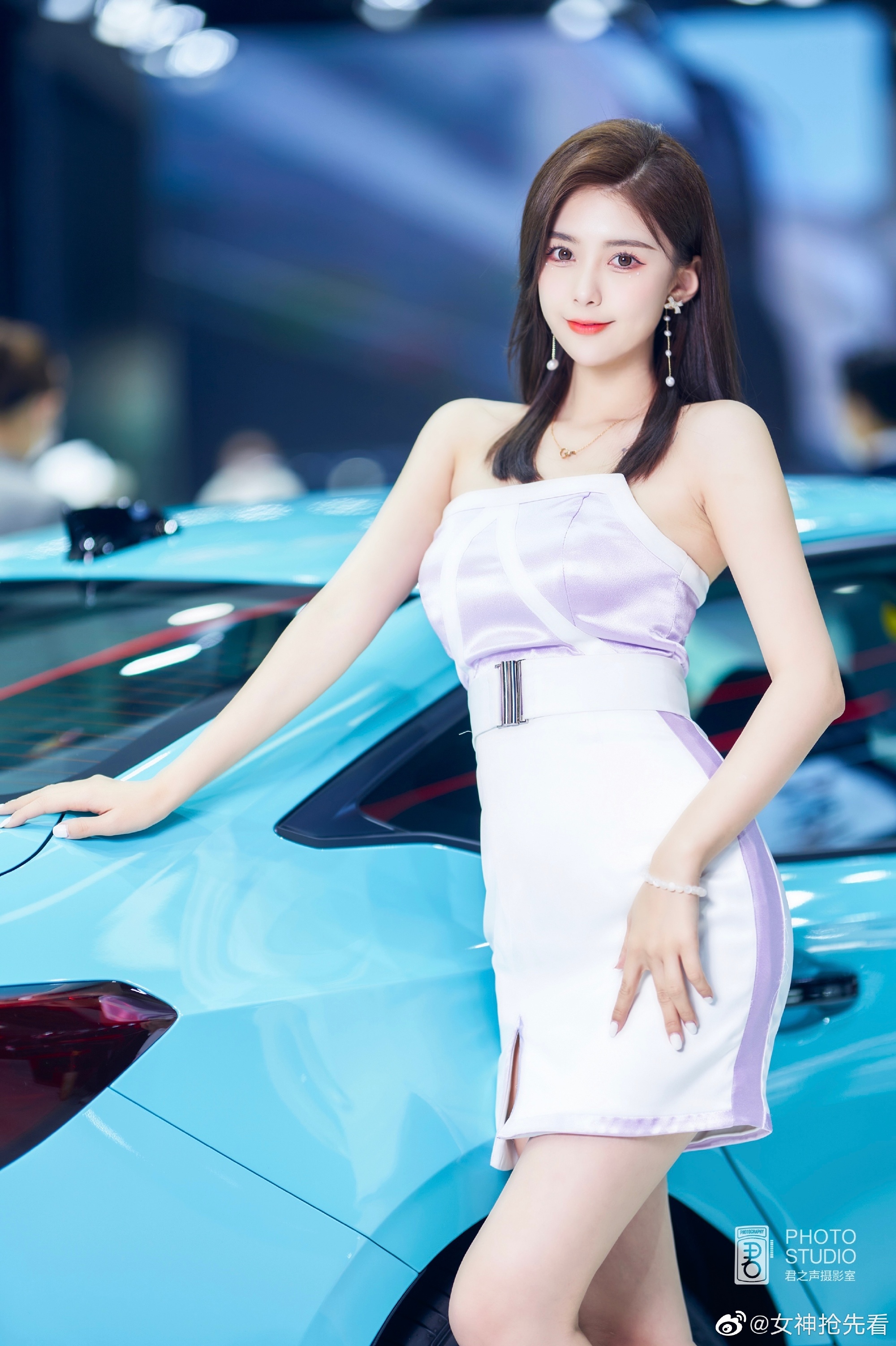 美女车模超短裙高跟鞋私人拍摄