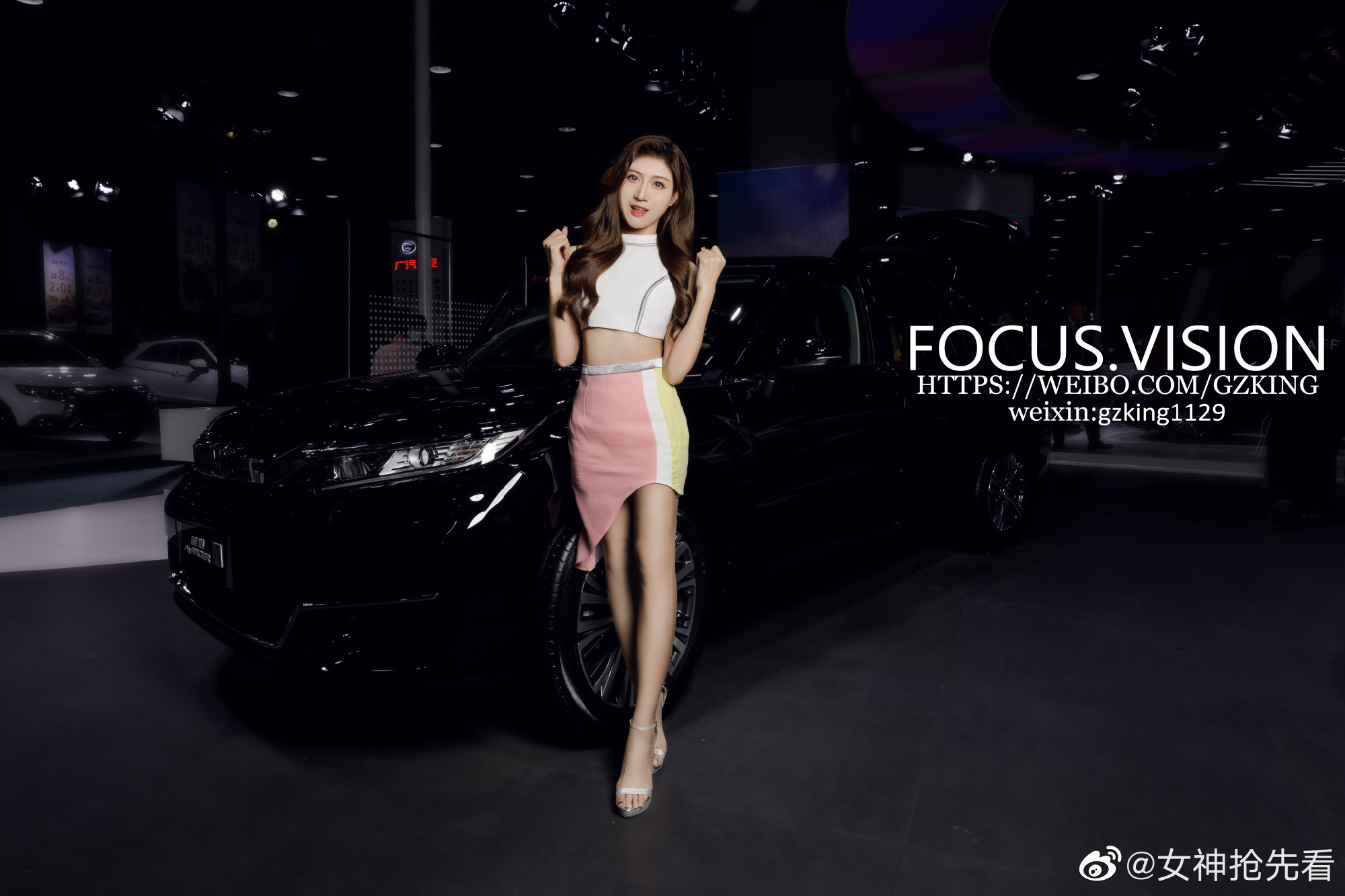 美女车模露脐装超短裙私人拍摄