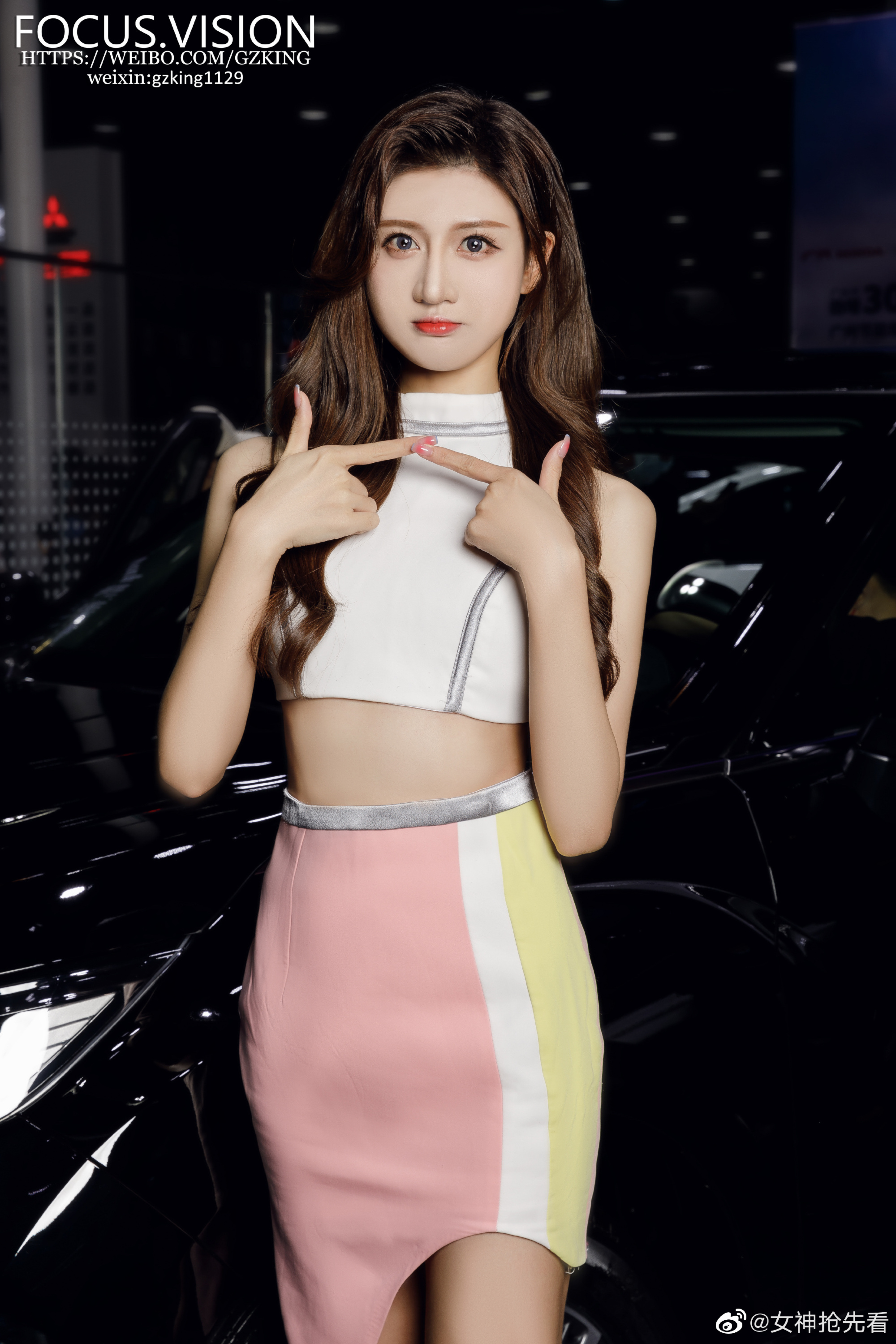 美女车模露脐装超短裙私人拍摄