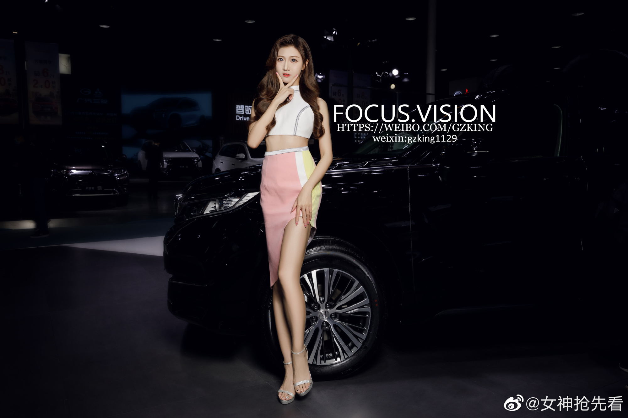 美女车模露脐装超短裙私人拍摄