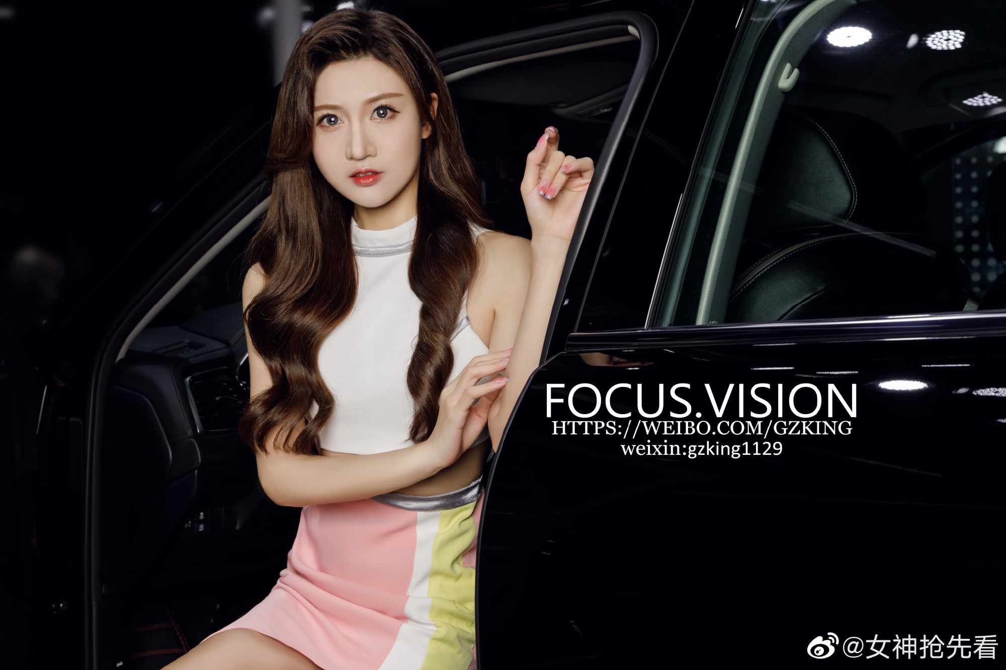 美女车模露脐装超短裙私人拍摄