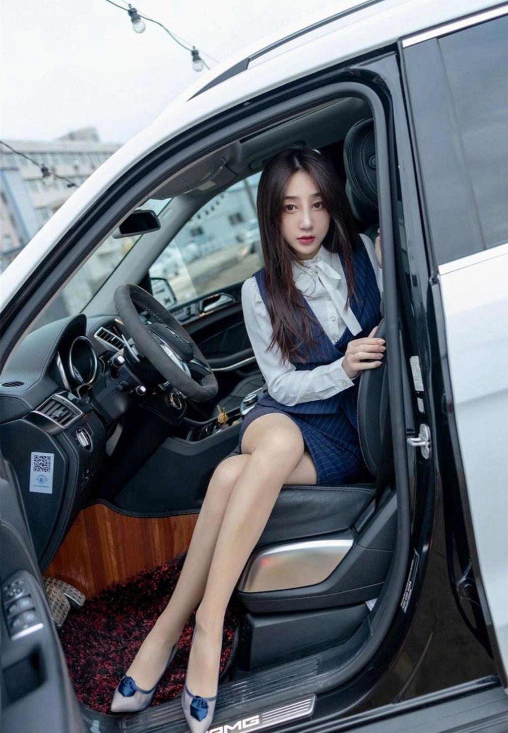 美女车模情趣制服高跟丝袜私拍