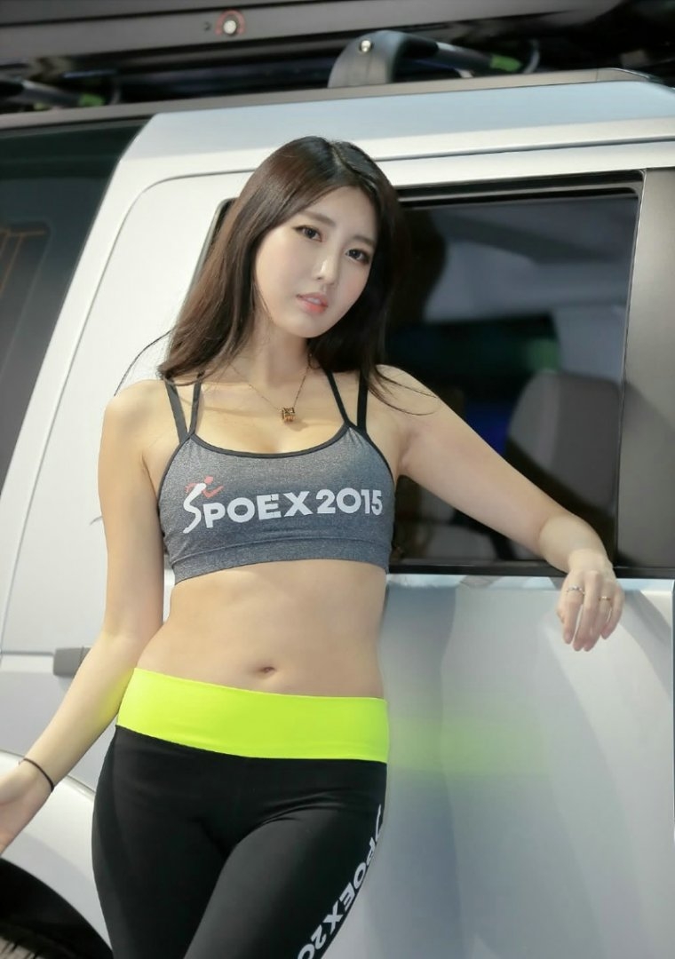 美女车模露脐装小蛮腰私人拍摄