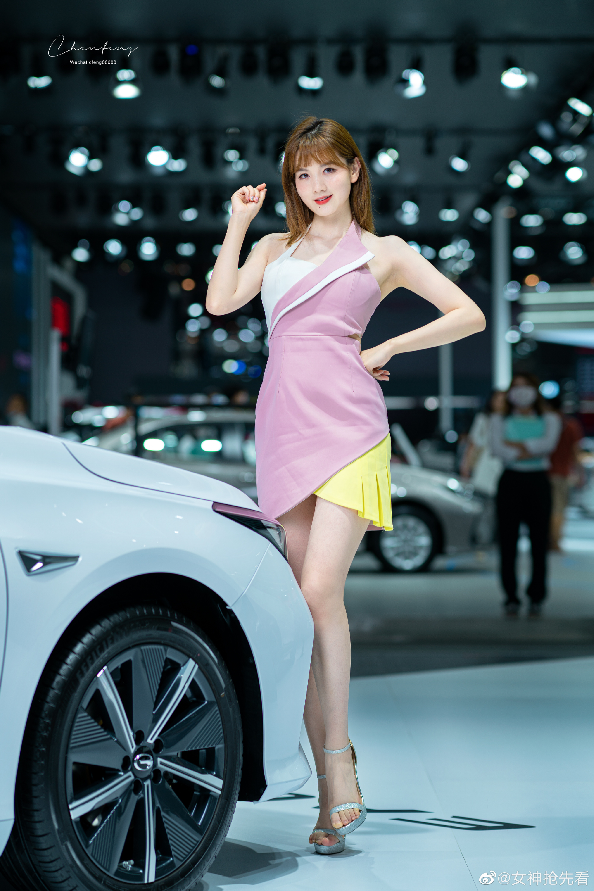 金发美女车模高跟美腿私人拍摄