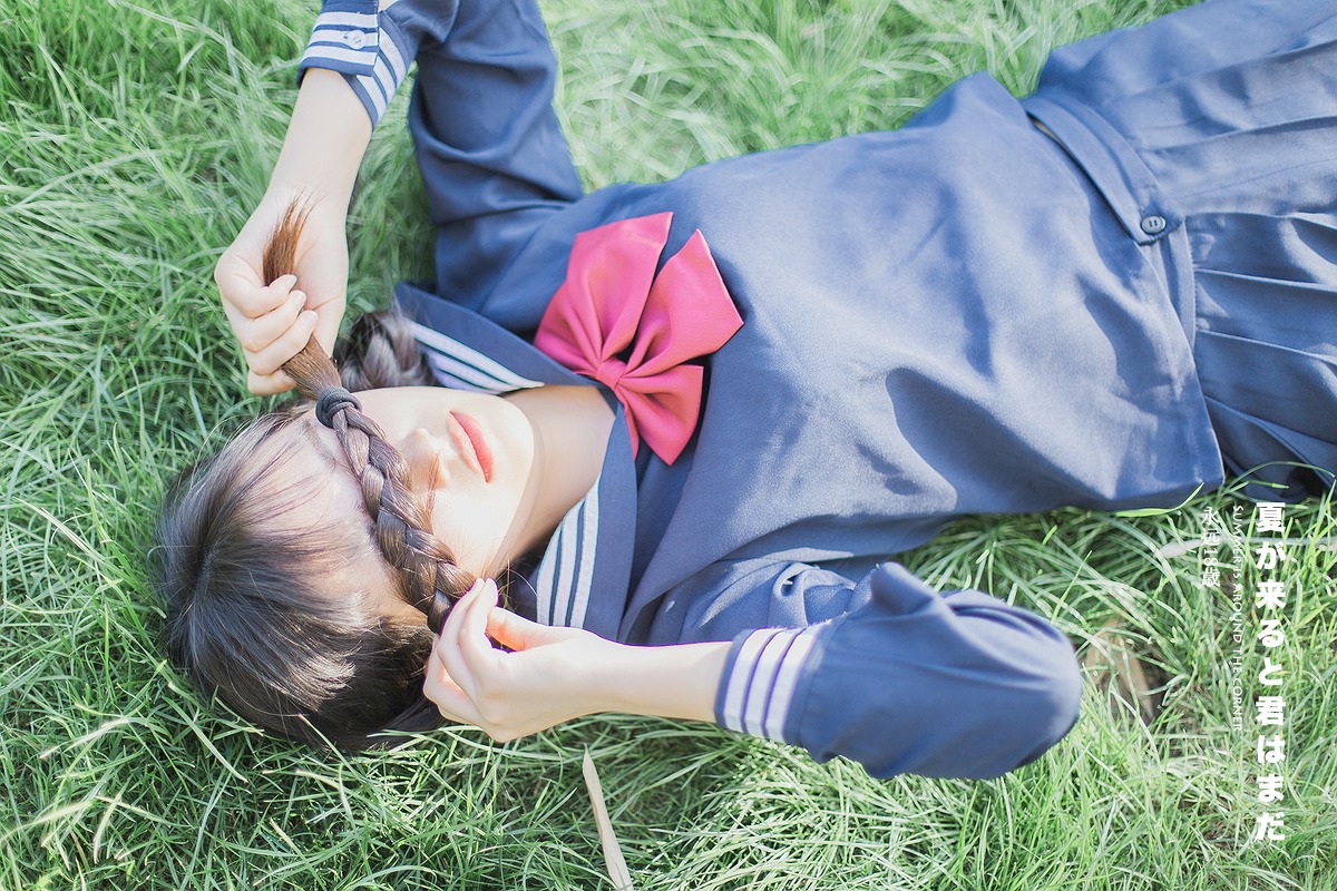 日本美女学生白长袜学生制服教室写真