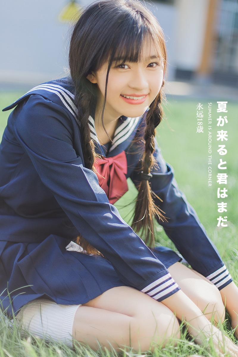 日本美女学生白长袜学生制服教室写真