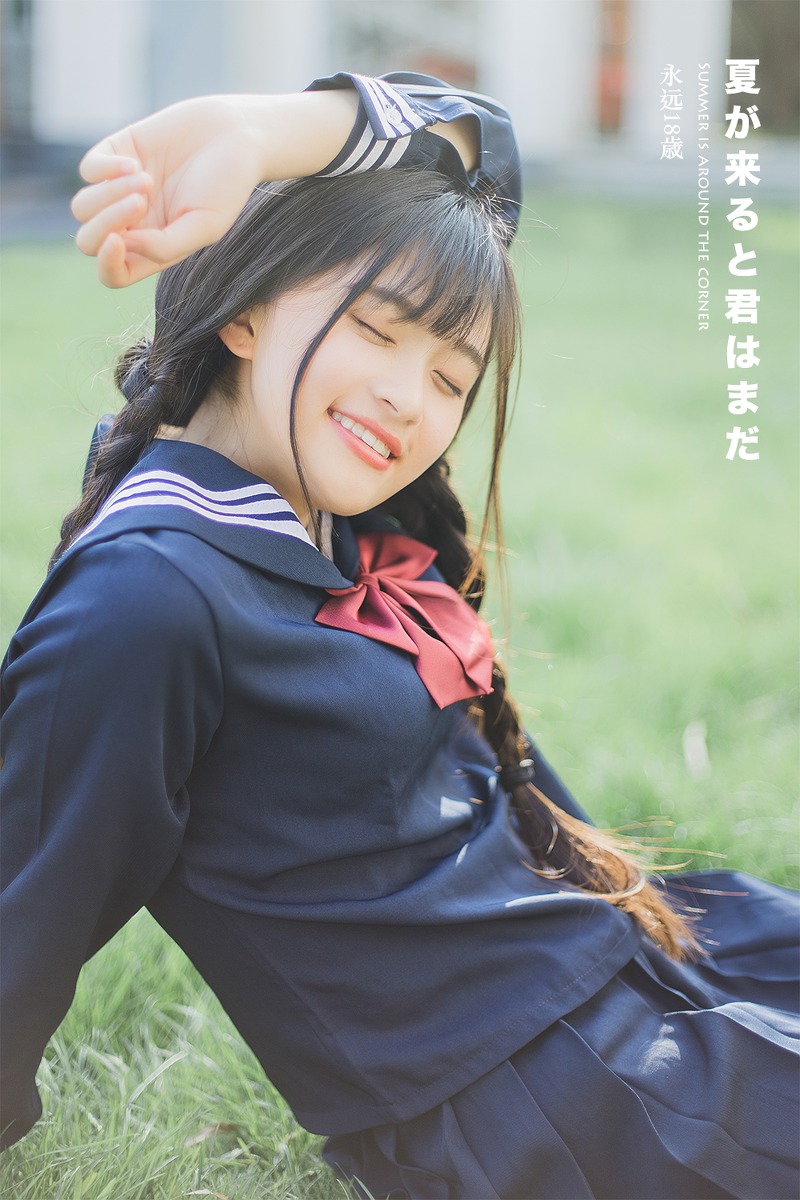 日本美女学生白长袜学生制服教室写真