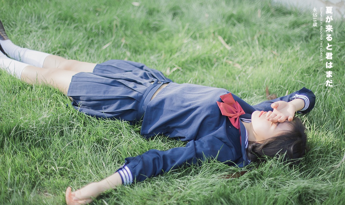 日本美女学生白长袜学生制服教室写真