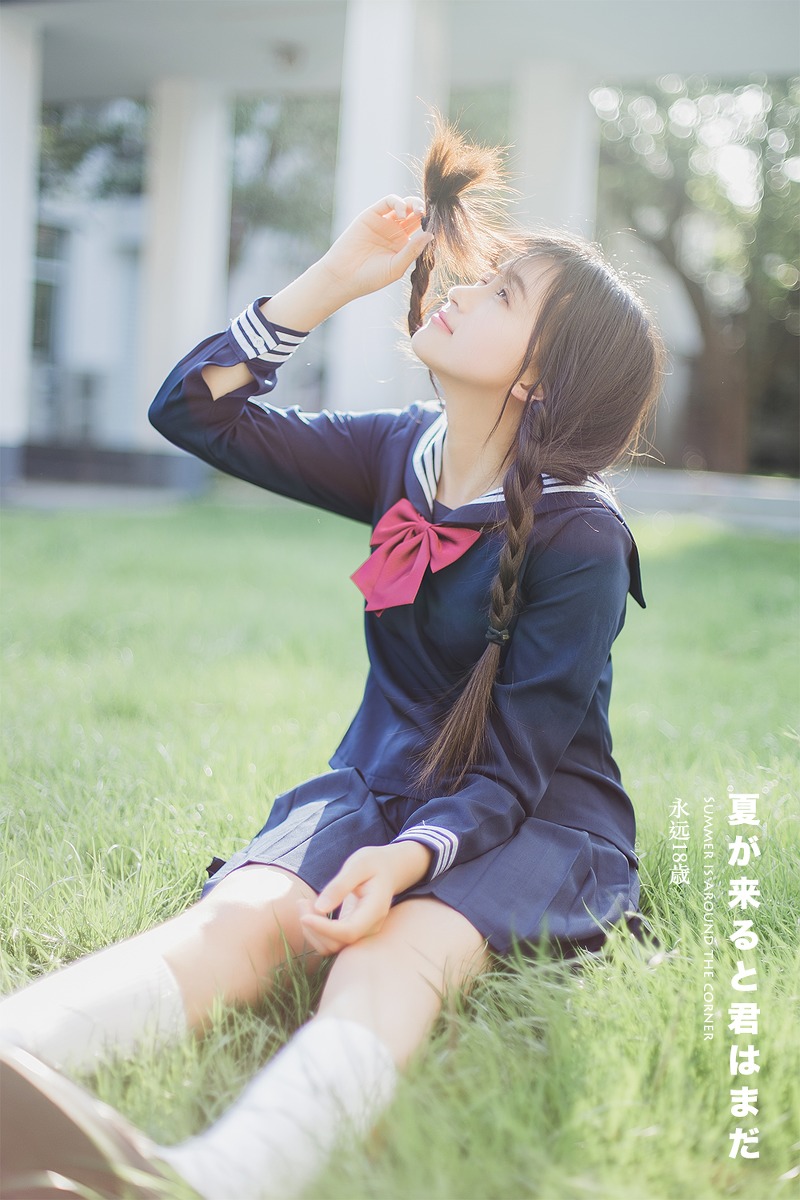 日本美女学生白长袜学生制服教室写真