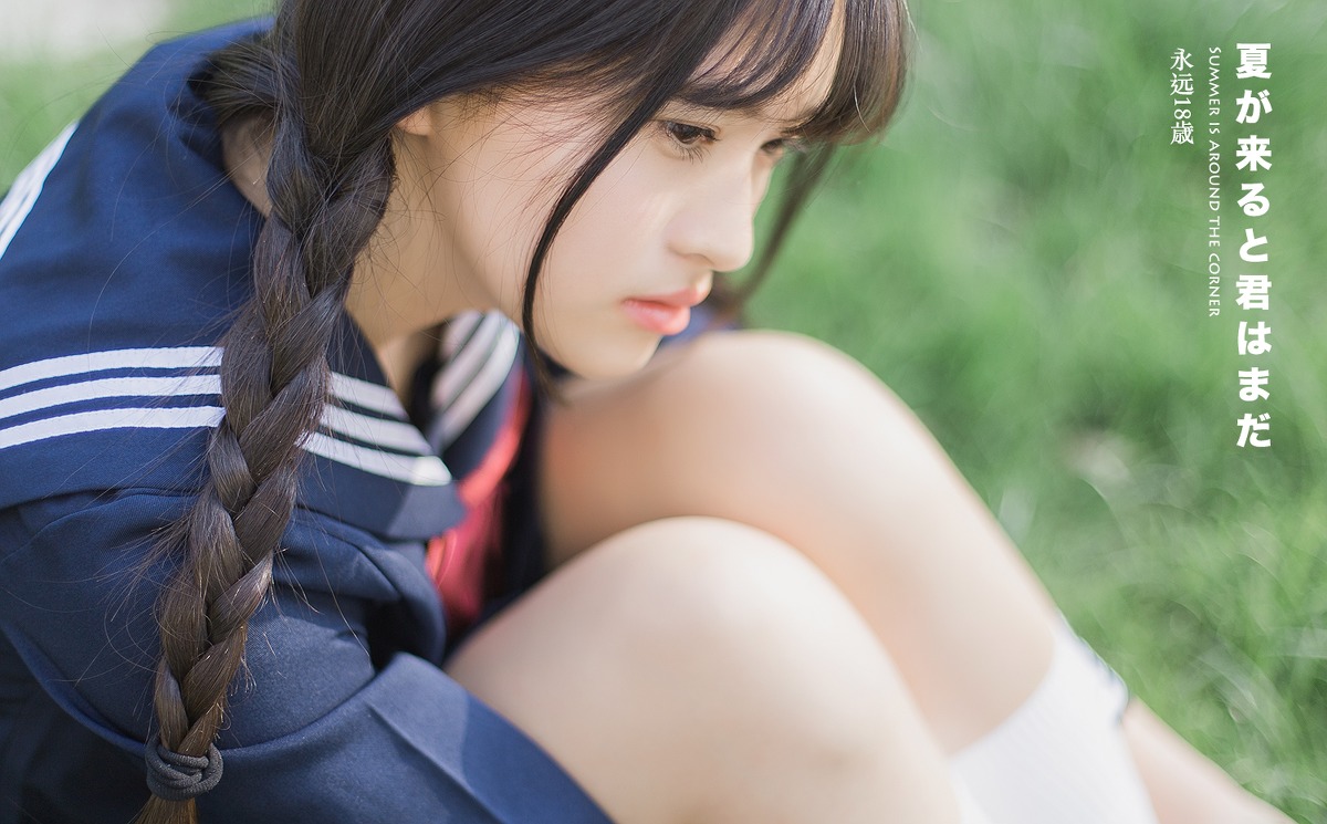 日本美女学生白长袜学生制服教室写真