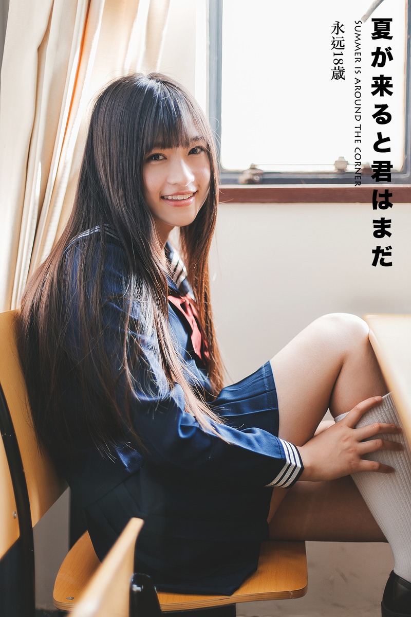 日本美女学生白长袜学生制服教室写真