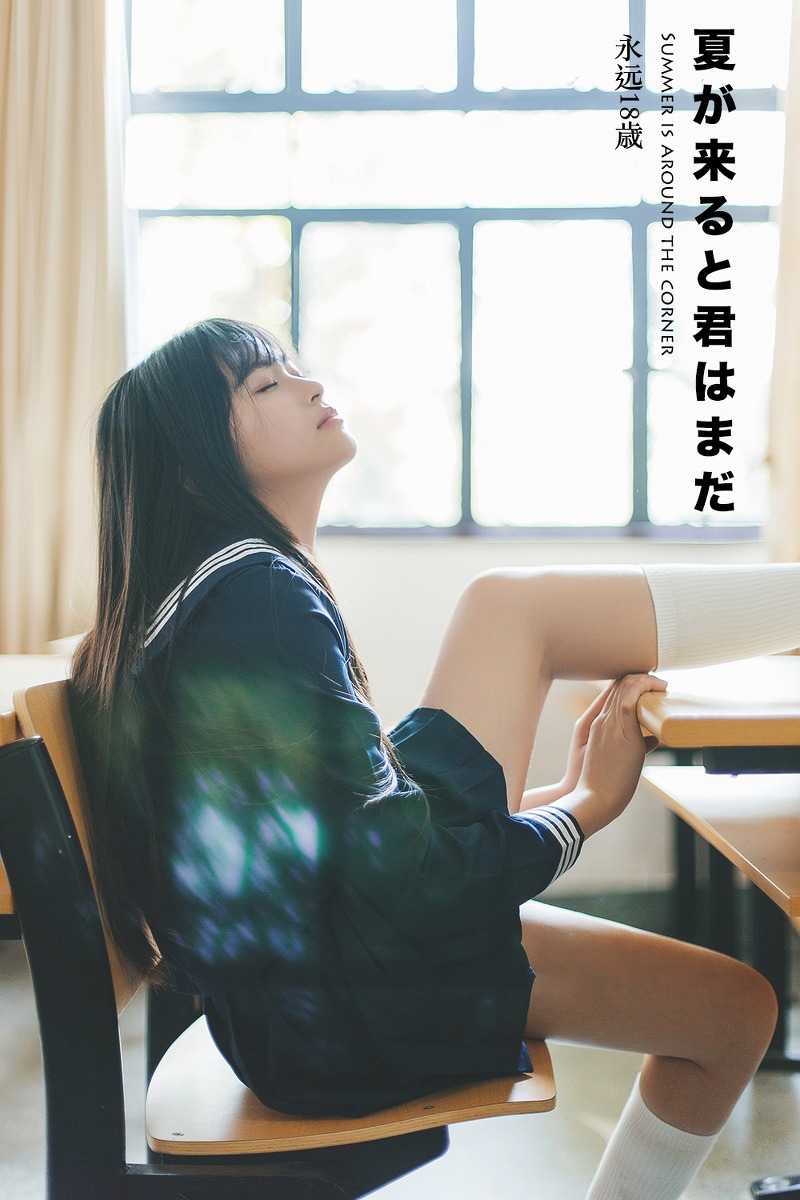 日本美女学生白长袜学生制服教室写真